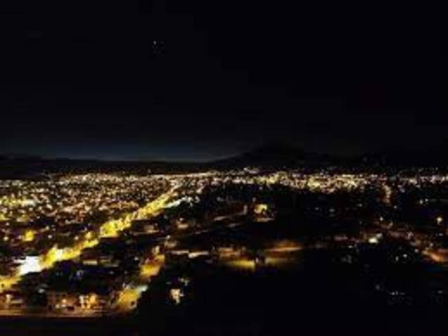 Hermoso Departamento Central Familiar Tu Refugio Con Impresionantes Vistas A La Ciudad, Montanas Y Nevados Riobamba Exterior photo