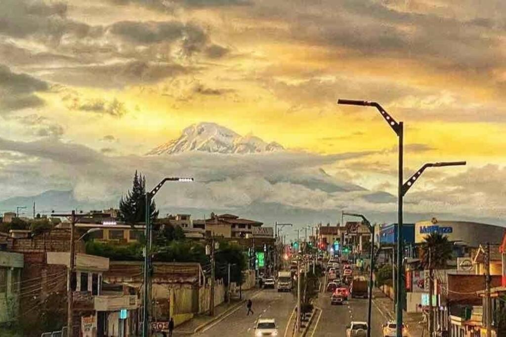 Hermoso Departamento Central Familiar Tu Refugio Con Impresionantes Vistas A La Ciudad, Montanas Y Nevados Riobamba Exterior photo